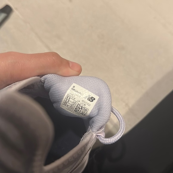 New balance Fresh Foam women’s sneaker size 5 1/2 - Picture 5 of 6